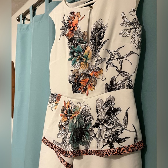 Gorgeous Marciano size 4 dress - Picture 2 of 8